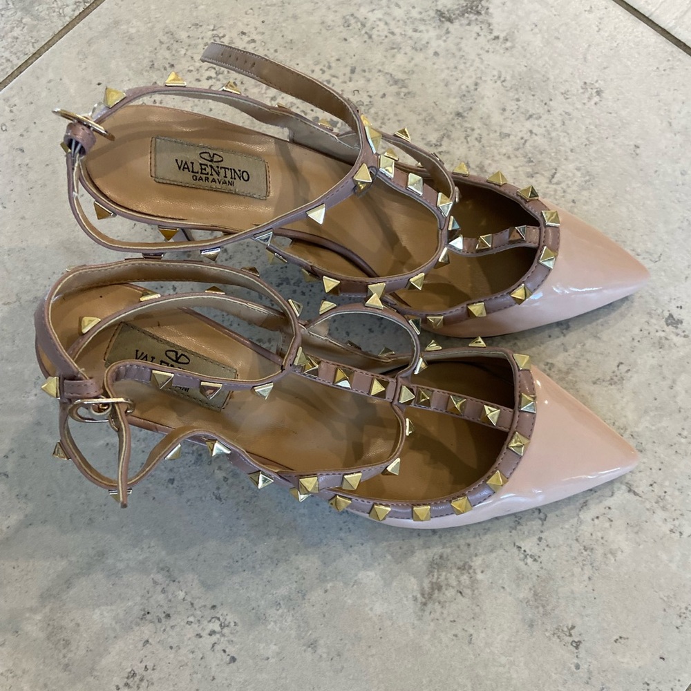 Used Valentino Garavani Shoes size 40, US size 10 shoe size runs a bit small